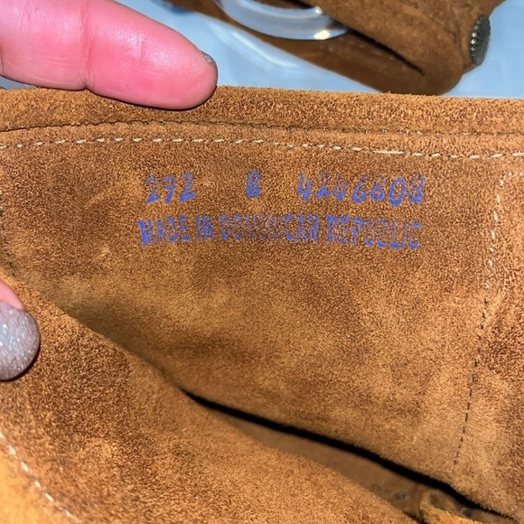 Minnetonka NWOT Size 8 Stylish Brown Suede Fringe Boots. - Picture 7 of 7